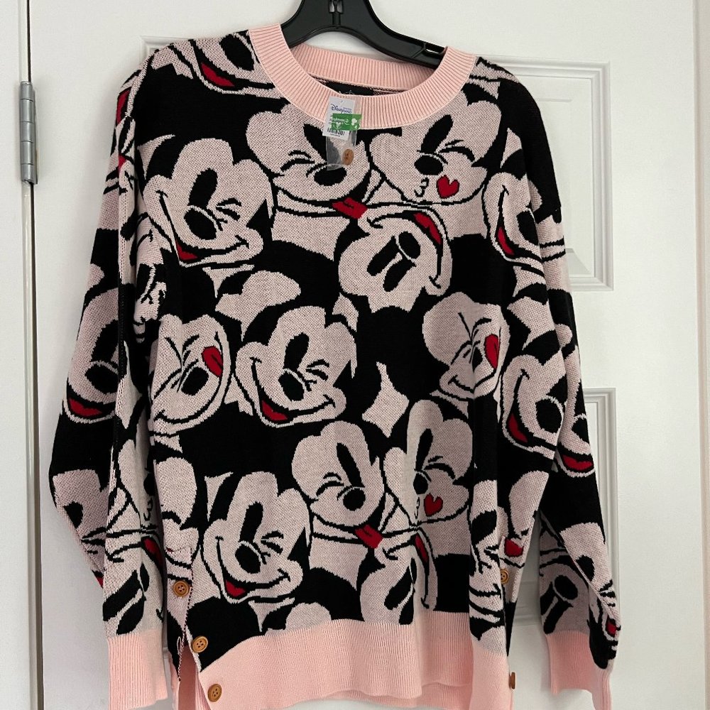 Womens Disney sweater rare Disneyland HONG KONG M